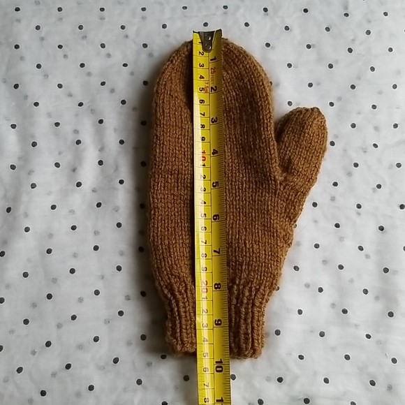 Handmade tan coloured mittens - Picture 2 of 4